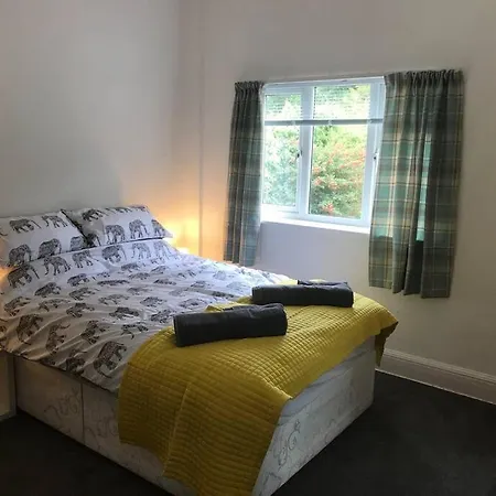 4 Avenue House * Scarborough