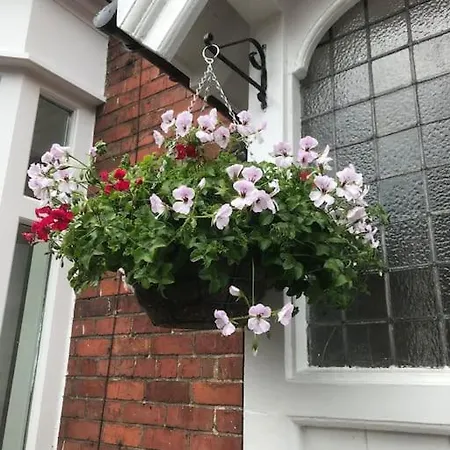 4 Avenue House * Scarborough