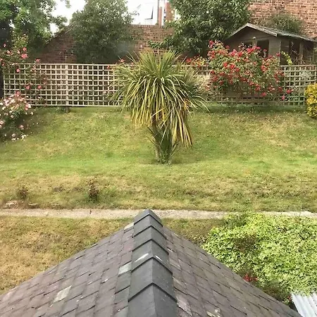 4 Avenue House * Scarborough